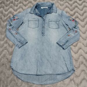 Her Entire Name Says Grace Womens Size S Blue Floral Chambray L/S Tunic Top